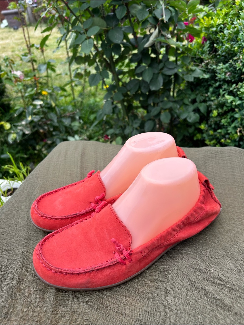 Hush Puppies Women’s Coral Red Suede Driving Loafers Shoes Size 8
